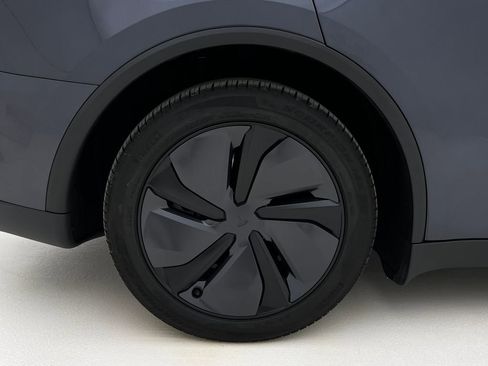Used 2026 Tesla Model Y Long Range image 30