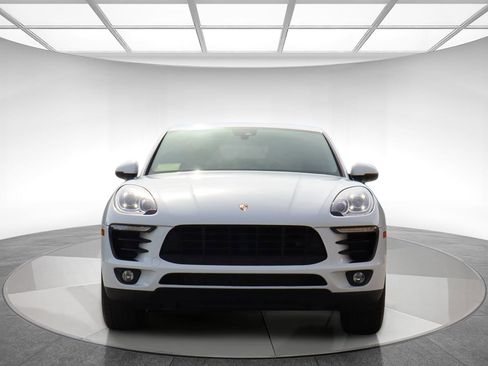 Used 2018 Porsche Macan AWD/4WD image 2