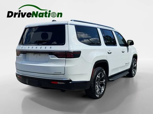 Used 2024 Jeep Wagoneer Series III AWD/4WD image 5
