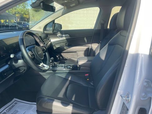 Used 2025 Kia Sportage EX FWD image 11