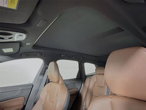 Used 2019 Volvo XC60 T6 Momentum w/ Premium Package AWD/4WD image 5
