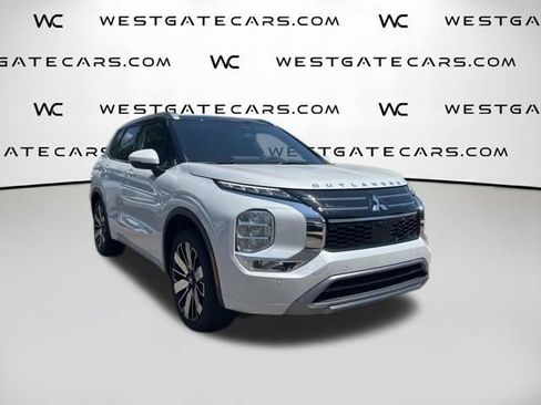 Used 2025 Mitsubishi Outlander SEL FWD image 4
