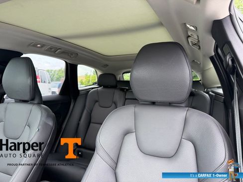 Used 2023 Volvo XC60 B5 Plus AWD/4WD image 12