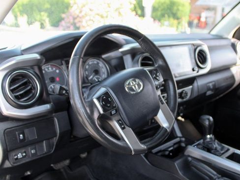 Used 2020 Toyota Tacoma SR5 image 15