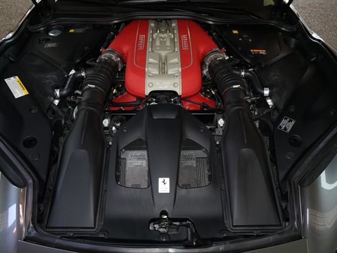 Used 2021 Ferrari 812 GTS RWD image 32