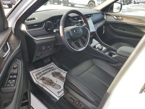 New 2025 Jeep Grand Cherokee Limited image 12