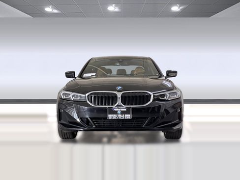 Used 2023 BMW 330i Sedan w/ Parking Assistance Package RWD image 5