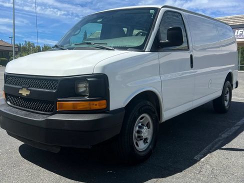 Used 2015 Chevrolet Express 2500 RWD image 9