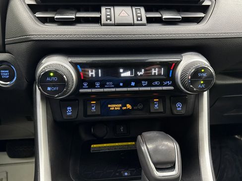 Used 2021 Toyota RAV4 XLE Premium image 19