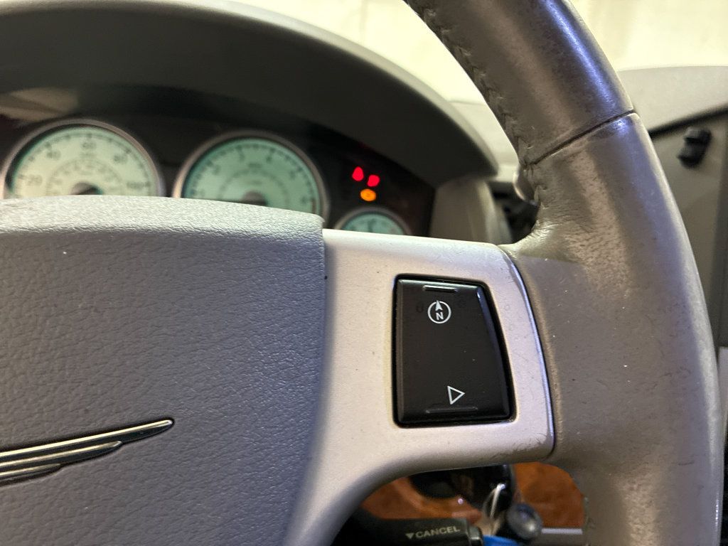 Used 2010 Chrysler Town & Country Limited w/ Entertainment Group #3 FWD image 20
