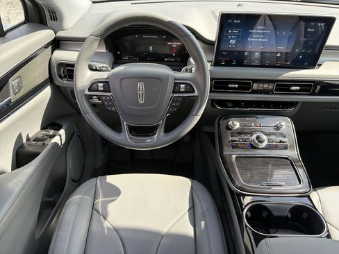 Used 2022 Lincoln Nautilus Reserve FWD image 17