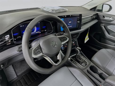 New 2025 Volkswagen Jetta SE image 10