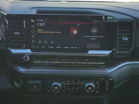 Used 2024 GMC Sierra 2500 SLT w/ SLT Premium Package image 18