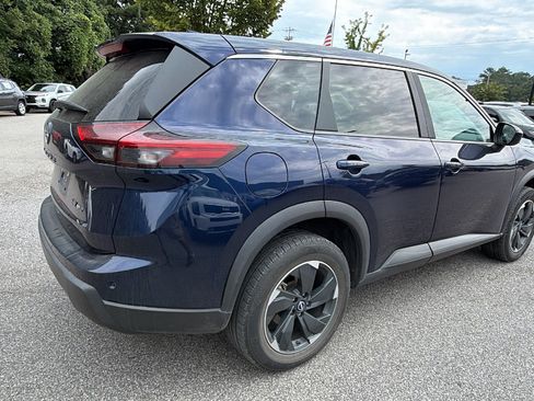 Used 2024 Nissan Rogue SV AWD/4WD image 8