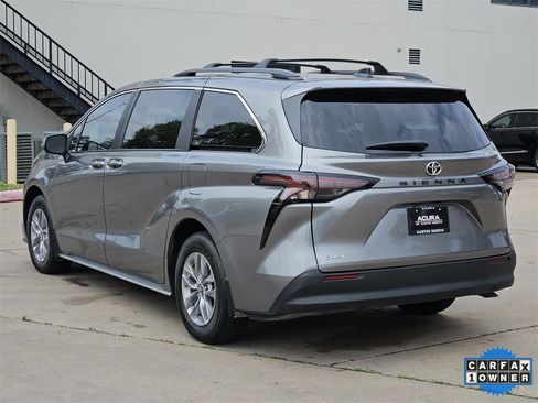 Used 2026 Toyota Sienna LE image 6