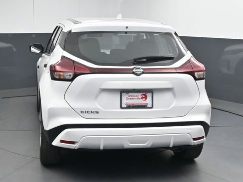 Used 2023 Nissan Kicks S image 7