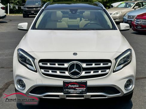 Used 2020 Mercedes-Benz GLA 250 4MATIC w/ Premium Package image 10