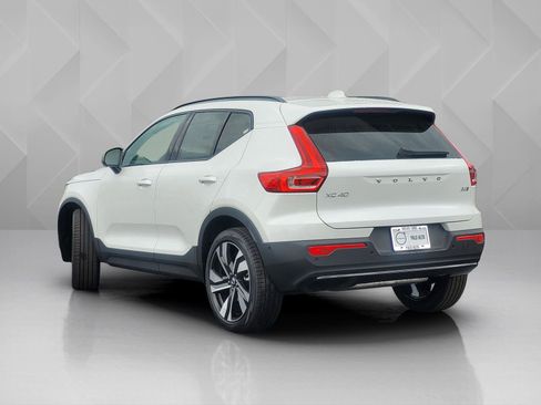 New 2026 Volvo XC40 B5 Ultra w/ Climate Package image 4