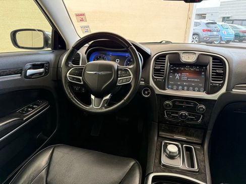 Used 2019 Chrysler 300 Limited RWD image 29