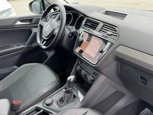 Used 2018 Volkswagen Tiguan SEL AWD/4WD image 9