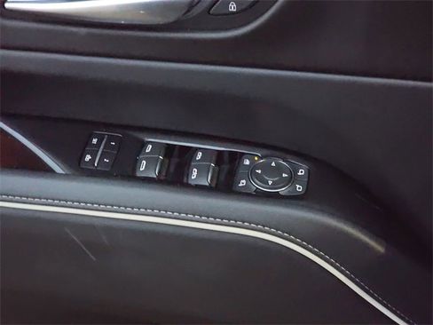 Used 2022 Cadillac Escalade Premium Luxury image 32