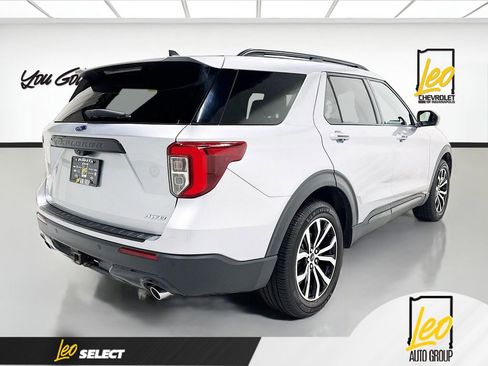 Used 2023 Ford Explorer ST-Line w/ Class IV Trailer Tow Package image 5