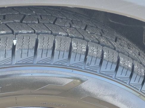 Used 2023 Ford Explorer XLT w/ Equipment Group 202A AWD/4WD image 18