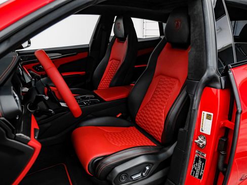 Used 2020 Lamborghini Urus image 41