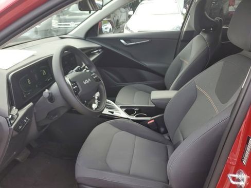 Used 2023 Kia Niro LX FWD image 16