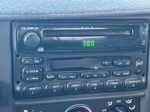 Used 2004 Ford F350 XLT image 17