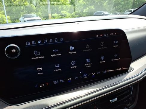Used 2025 Chevrolet Tahoe Premier AWD/4WD image 32