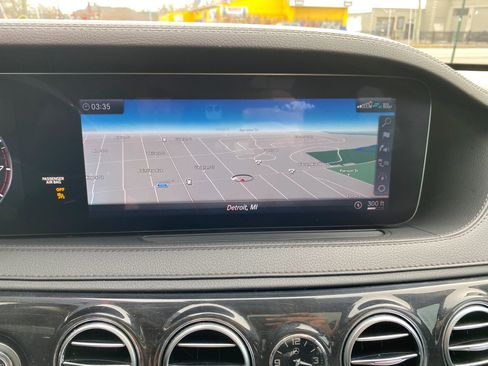 Used 2020 Mercedes-Benz S 560 4MATIC Sedan w/ Premium Package image 22