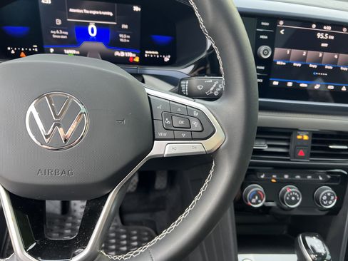 Certified 2023 Volkswagen Taos SE w/ Panoramic Sunroof Package FWD image 18