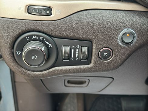 Used 2014 Jeep Cherokee Trailhawk w/ Technology Group AWD/4WD image 24