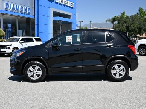 Used 2022 Chevrolet Trax LS w/ Tint and Cruise Package AWD/4WD image 7