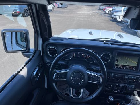 Used 2019 Jeep Wrangler Unlimited Sahara AWD/4WD image 22