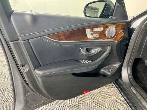 Used 2017 Mercedes-Benz E 400 4MATIC Wagon image 19