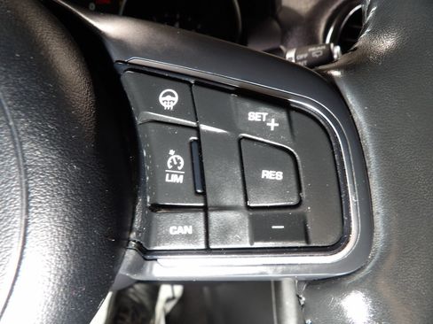 Used 2018 Jaguar F-PACE Premium AWD/4WD image 22