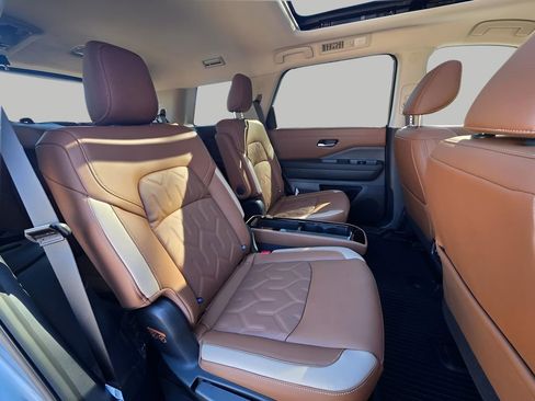 New 2026 Nissan Pathfinder Platinum image 11