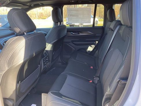 New 2025 Jeep Grand Cherokee Laredo X w/ Luxury Tech Group I image 19