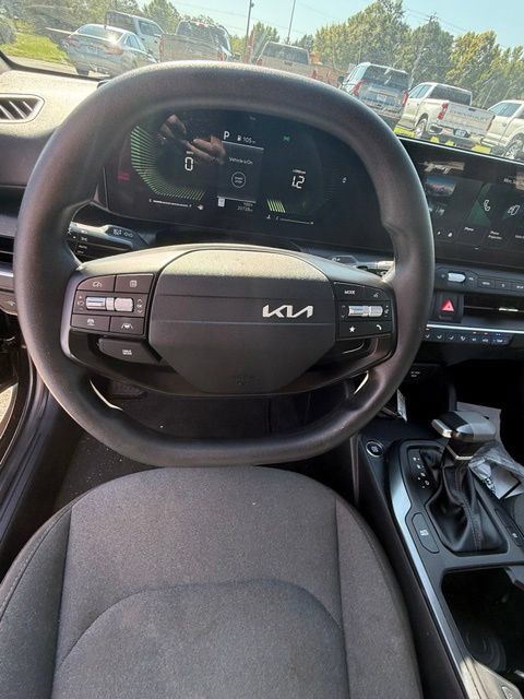 Used 2025 Kia K4 FWD image 8