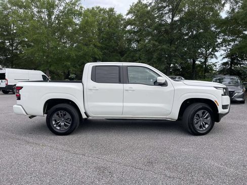 Used 2026 Nissan Frontier SV AWD/4WD image 2