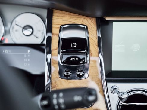 Used 2017 Rolls-Royce Dawn image 54