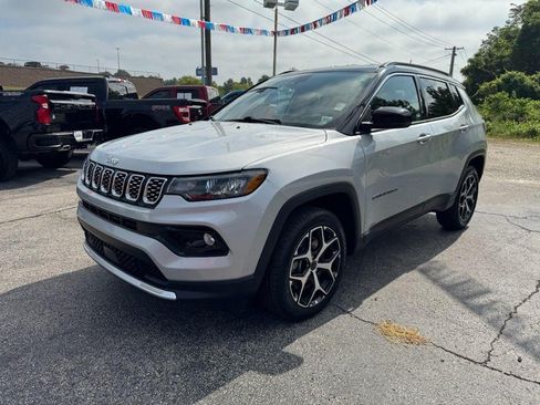 Used 2025 Jeep Compass Limited AWD/4WD image 9