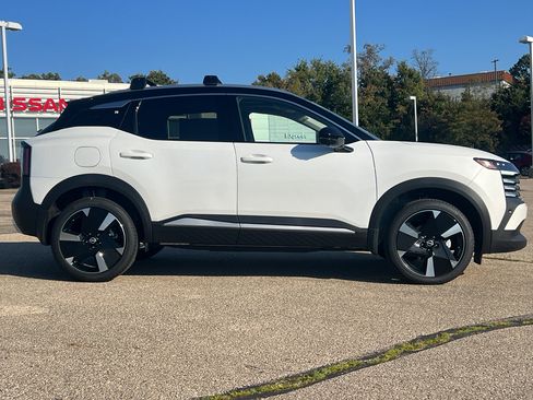 New 2026 Nissan Kicks SR w/ SR Premium Package AWD/4WD image 5
