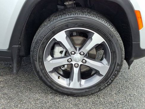 Certified 2025 Jeep Grand Cherokee Limited w/ Trailer Tow Package image 11