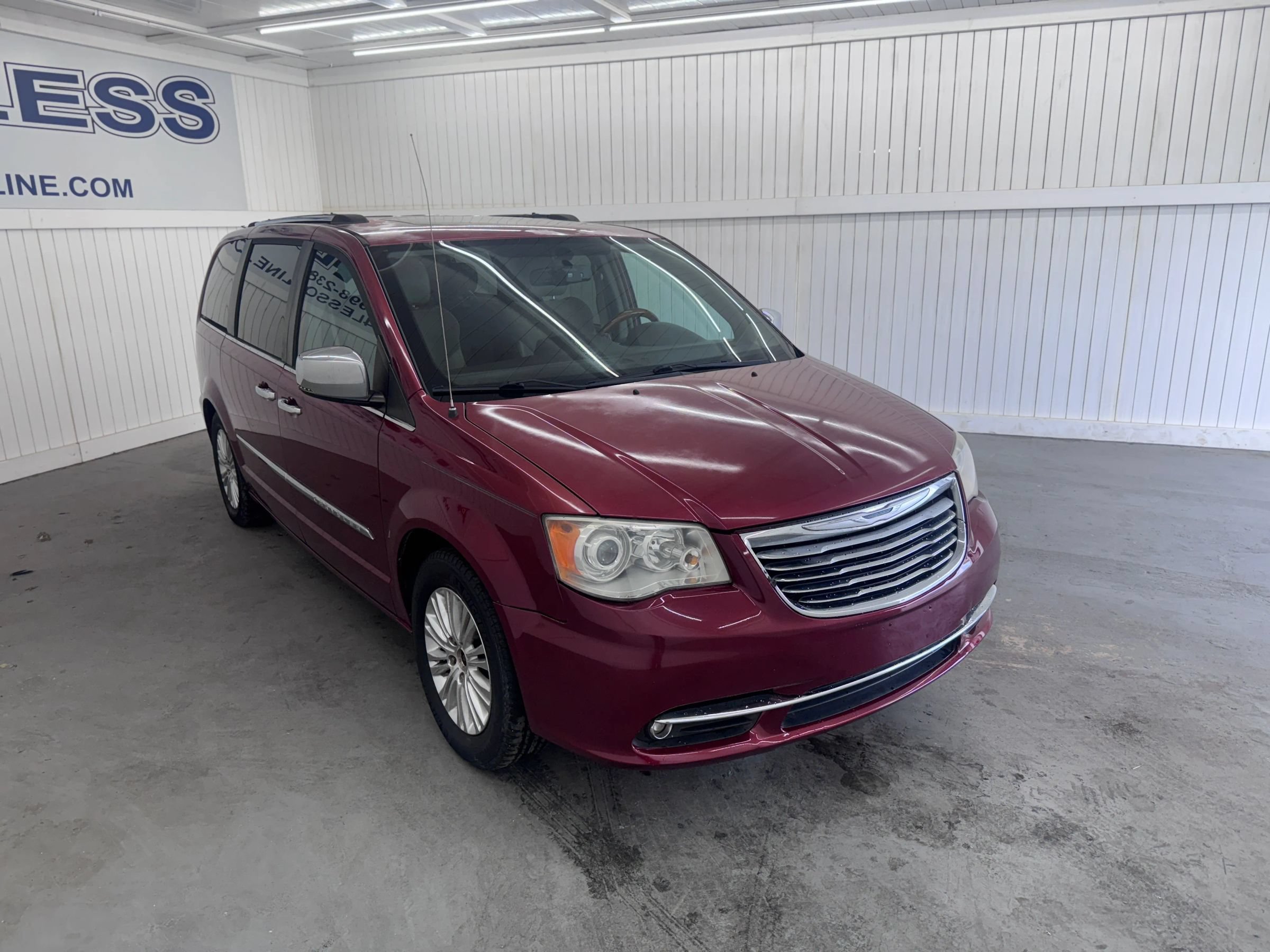 Used 2012 Chrysler Town & Country Limited FWD image 3