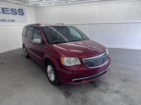 Used 2012 Chrysler Town & Country Limited w/ Luxury Group image 3