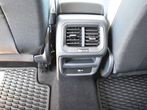 Used 2025 Volkswagen Taos SE FWD image 27
