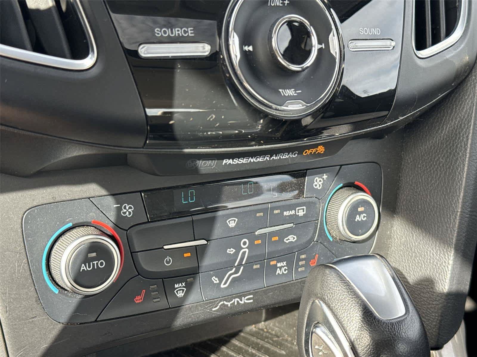Used 2018 Ford Focus Titanium FWD image 32